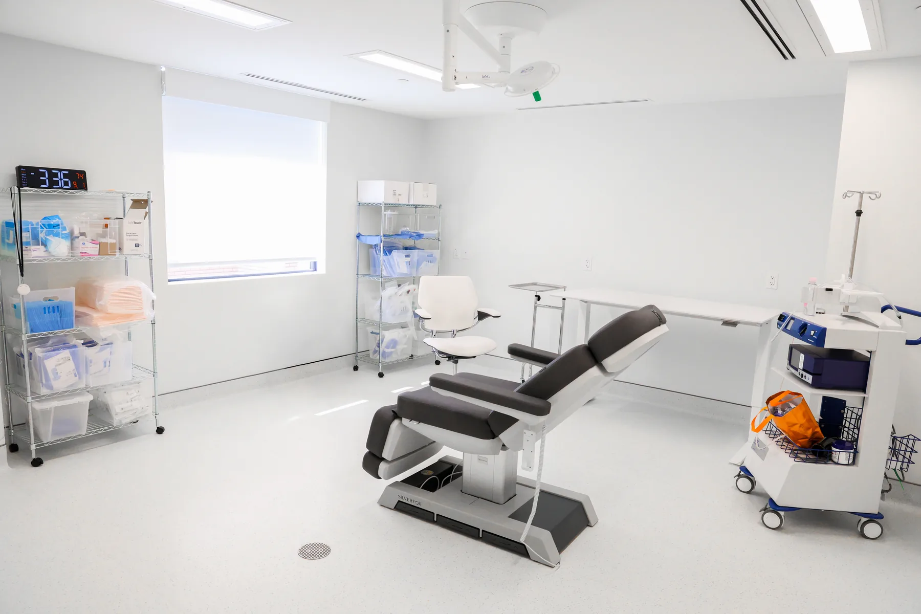 The procedure room at Capital Aesthetic Surgical Center in Suite 802