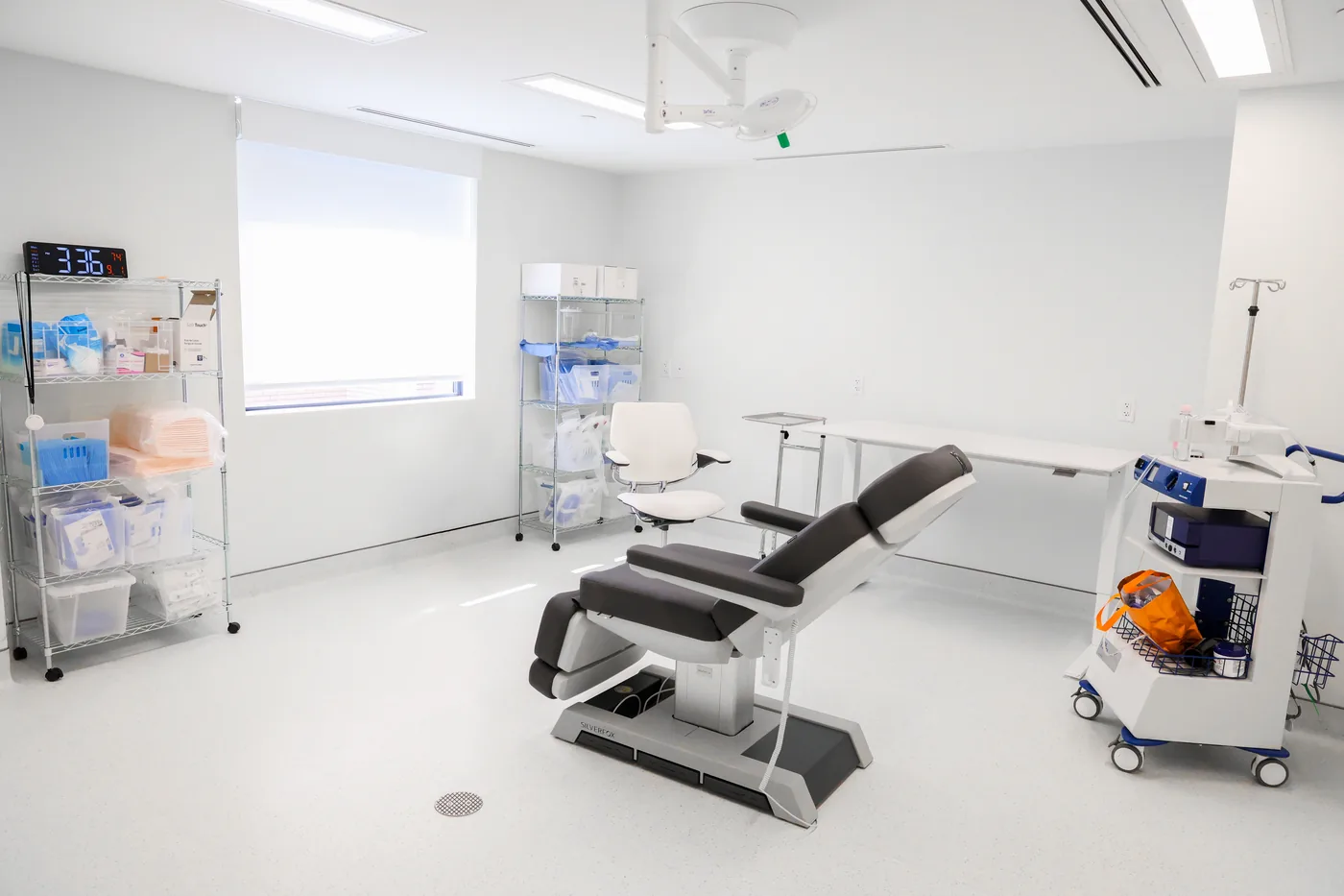 The Capital Surgical Center procedure room with the surgical chair and overhead light